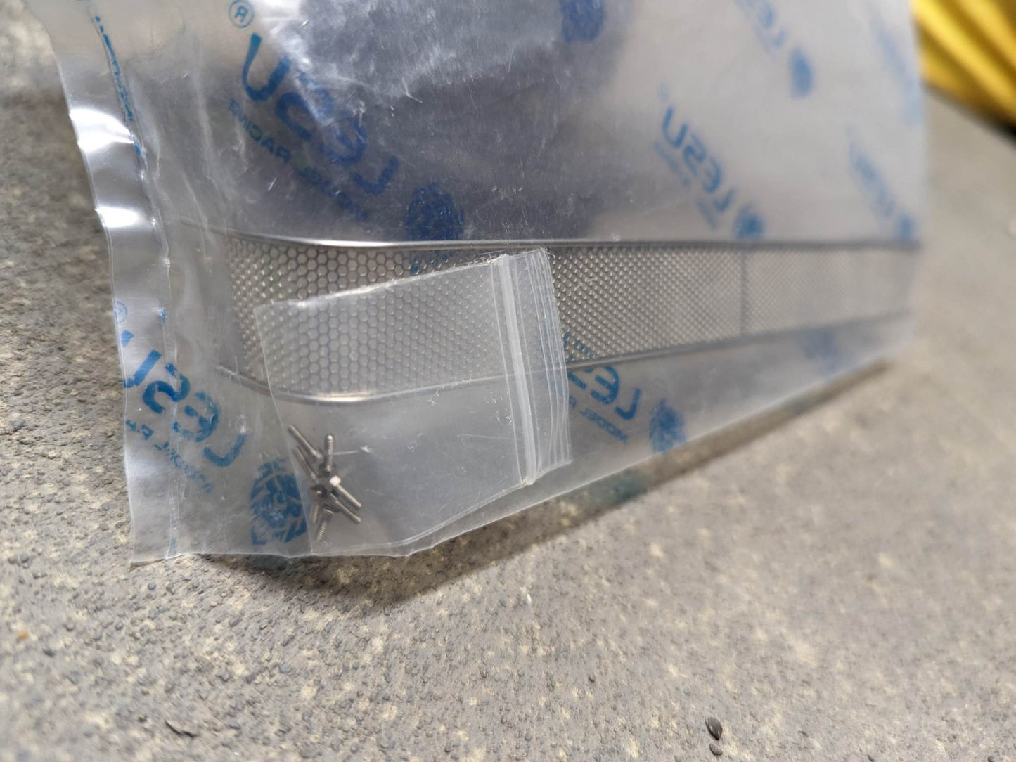 GW-K012 Lesu Globe liner Windshield Guard